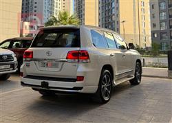 تۆیۆتا لاند کروزەر